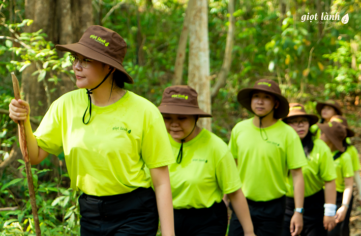Các thành viên Giọt Lành khám phá Khu bảo tồn thiên nhiên Núi Ông