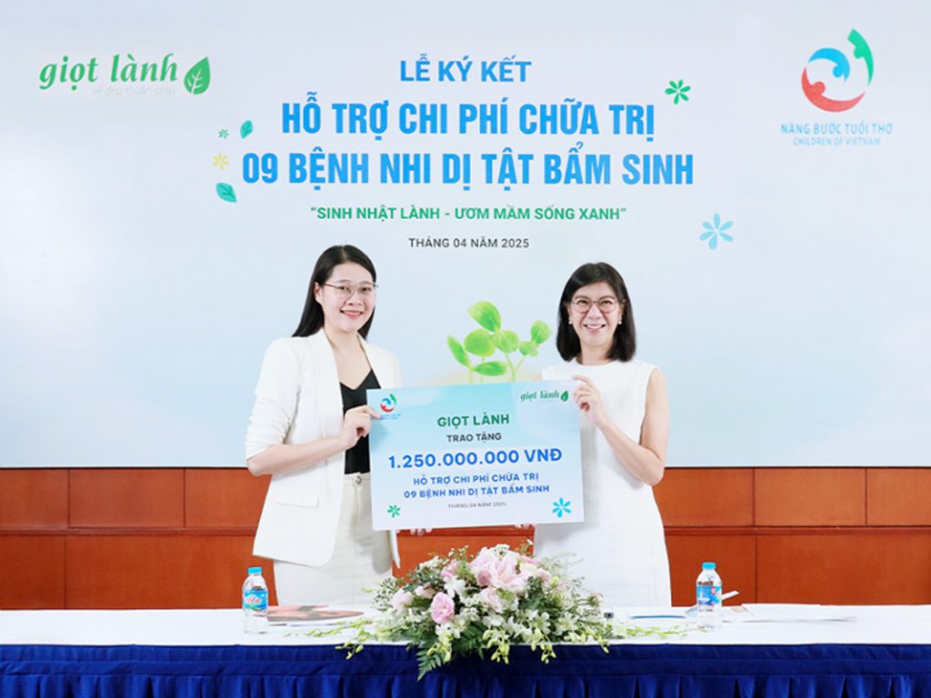 GIỌT LÀNH GỬI TRAO HƠN 1 TỶ ĐỒNG HỖ TRỢ PHẪU THUẬT CHO TRẺ EM MẮC DỊ TẬT BẨM SINH